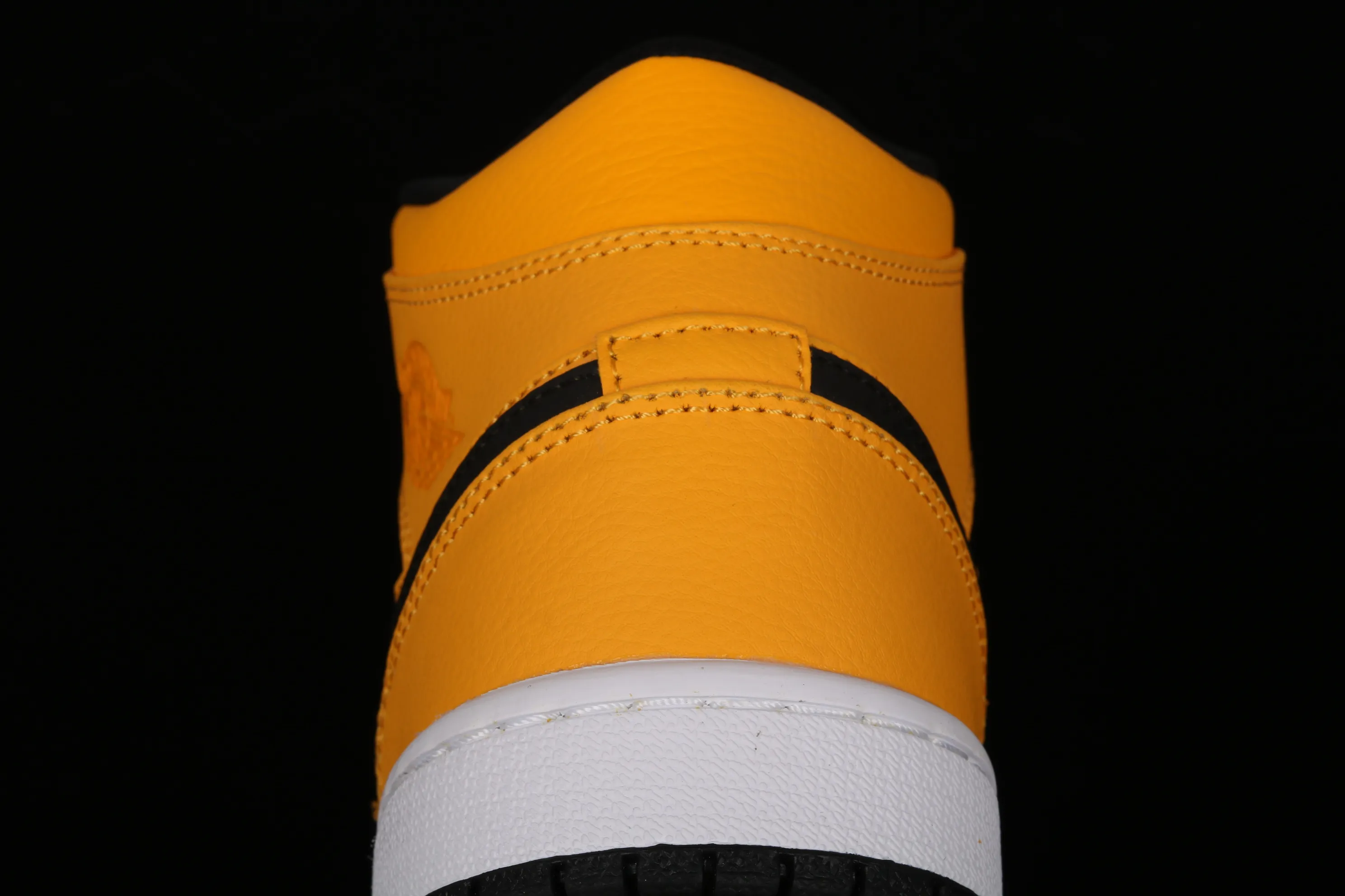 All Categories Air Jordan Jordan Series Basketball Shoes Air Jordan 1 Mid Air Jordan 1 Mid "Black and Yellow Little New Love" Taxi Color 554724-700